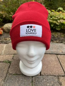 Beanie "Love Yourself" in classic red