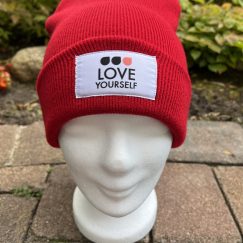 Beanie "Love Yourself" in classic red